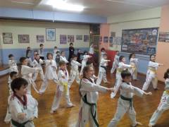 ΠΩΣ ΔΙΔΑΣΚΕΤΑΙ ΣΕ ΜΙΚΡΟ ΠΑΙΔΑΚΙ ΤΟ TAE KWON DO - ΑΝΟΙΧΤΑ ΜΑΘΗΜΑΤΑ ΓΙΑ ΓΟΝΕΙΣ