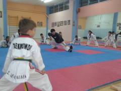 ΣΕΜΙΝΑΡΙΟ TAE KWON DO ΣΤΟΝ ΑΘΛΗΤΙΚΟ ΣΥΛΛΟΓΟ ΝΕΑ ΠΑΙΔΕΙΑ ΑΠΟ 2 ΚΟΡΕΑΤΕΣ ΠΡΩΤΑΘΛΗΤΕΣ ΣΕ ΣΥΝΕΡΓΑΣΙΑ ΜΕ ΤΟ ΠΑΝΕΠΙΣΤΗΜΙΟ KYONG HEE ΤΗΣ ΚΟΡΕΑΣ.